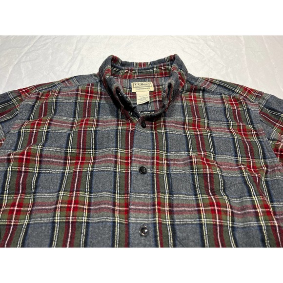Men’s L.L. Bean flannel button up medium - Picture 2 of 3